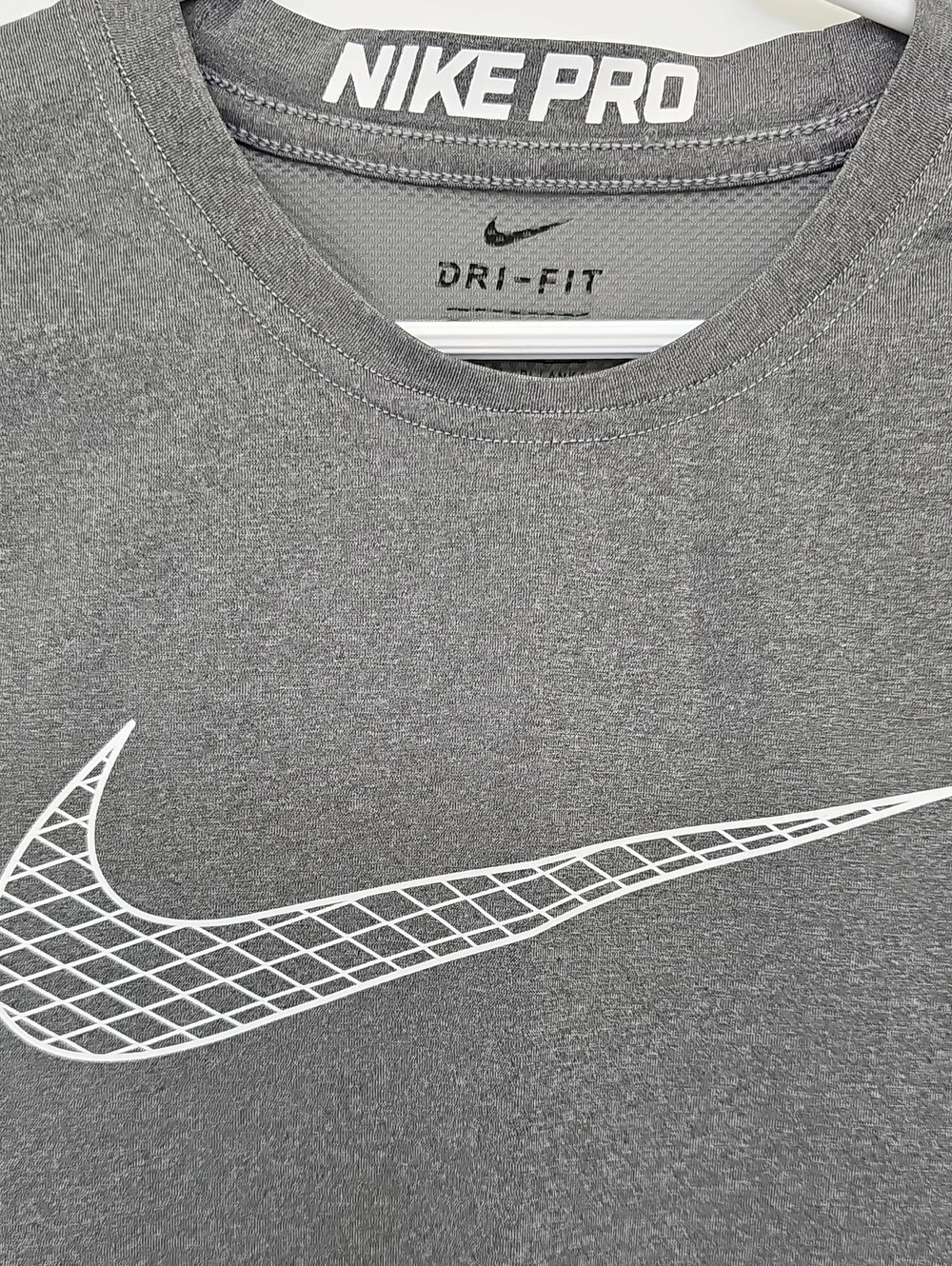 Nike Pro Gray Short Sleeve Dri-FIT Training Tee with White Swoosh Boys Ss M